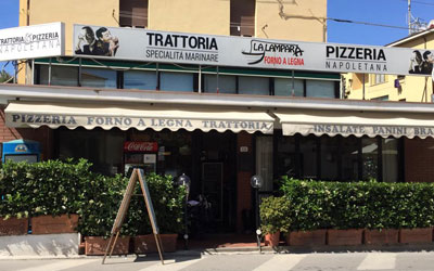 La Lampara Trattoria Pizzeria Napoletana In Portoferraio In Der Nahe Des Fahrhafens Pizza Im Wald Gegessen Wo Man Am Hafen Fur Gruppen Essen Kann Zoliakie Fischspezialitaten Und Fleisch